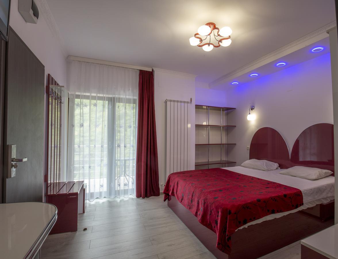 Hotel Holiday Maria Băile Herculane Exterior foto