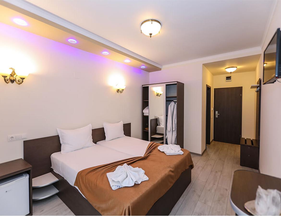 Hotel Holiday Maria Băile Herculane Exterior foto