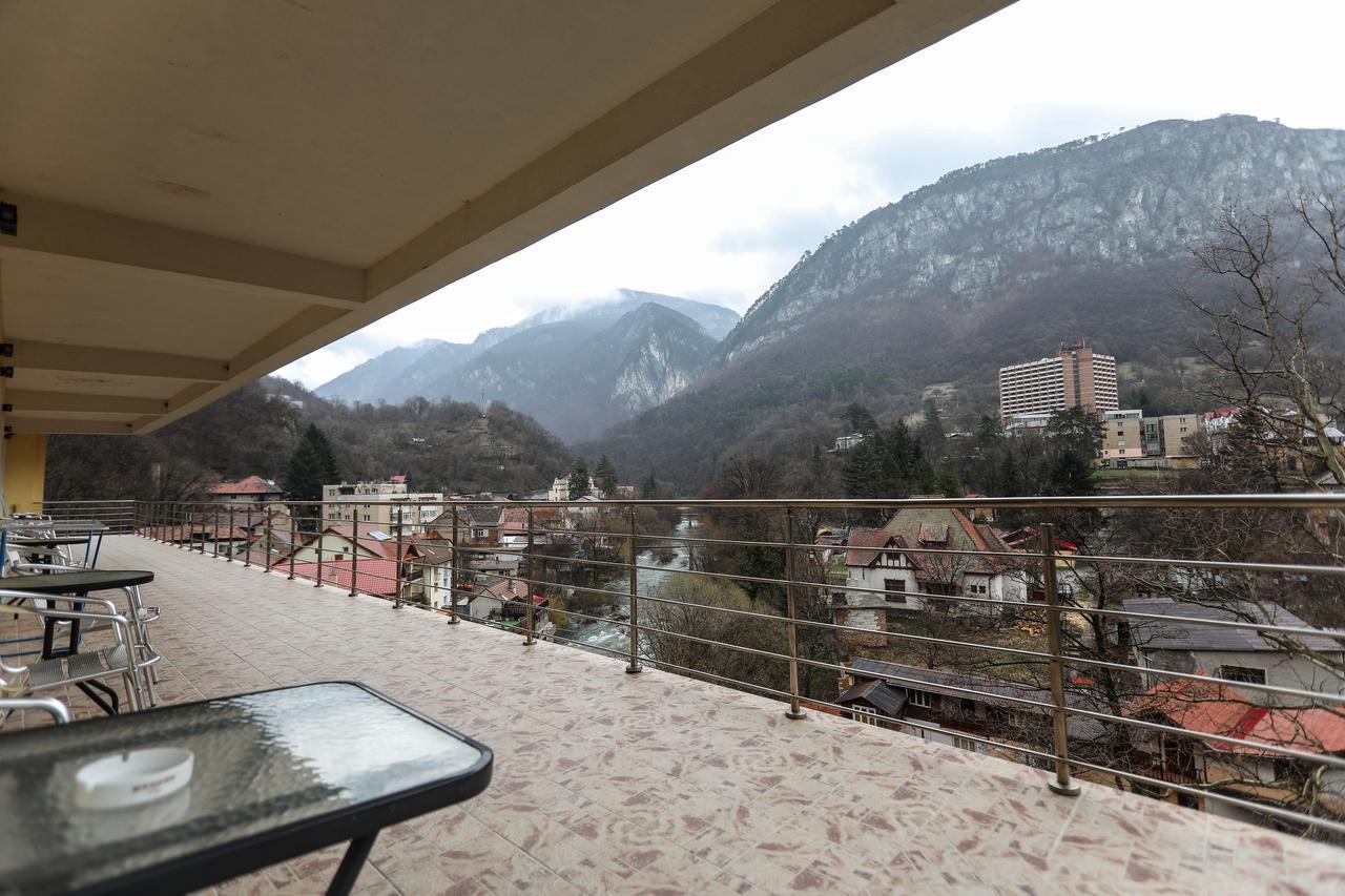 Hotel Holiday Maria Băile Herculane Exterior foto